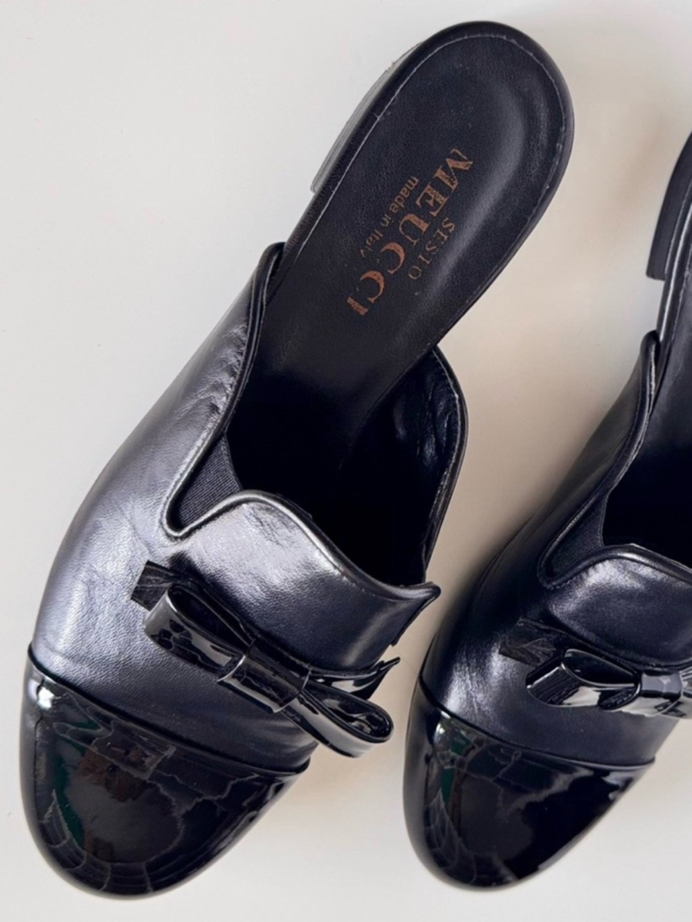 SESTO MEUCCI Women’s Black Patent Leather Mules w Bow